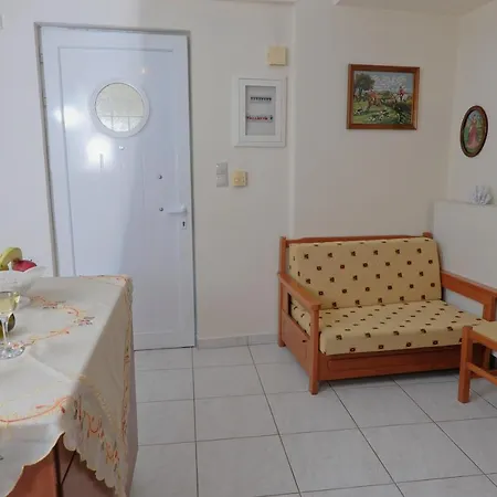 Effie's House - 1 Bedroom With Garden *