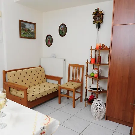 Effie's House - 1 Bedroom With Garden * Kalamata